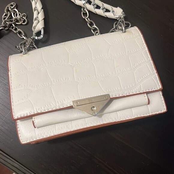 Brand NEW White Leather Crossbody Bag Woven Chain Top Handle NWT - Snap Closure - Picture 2 of 14